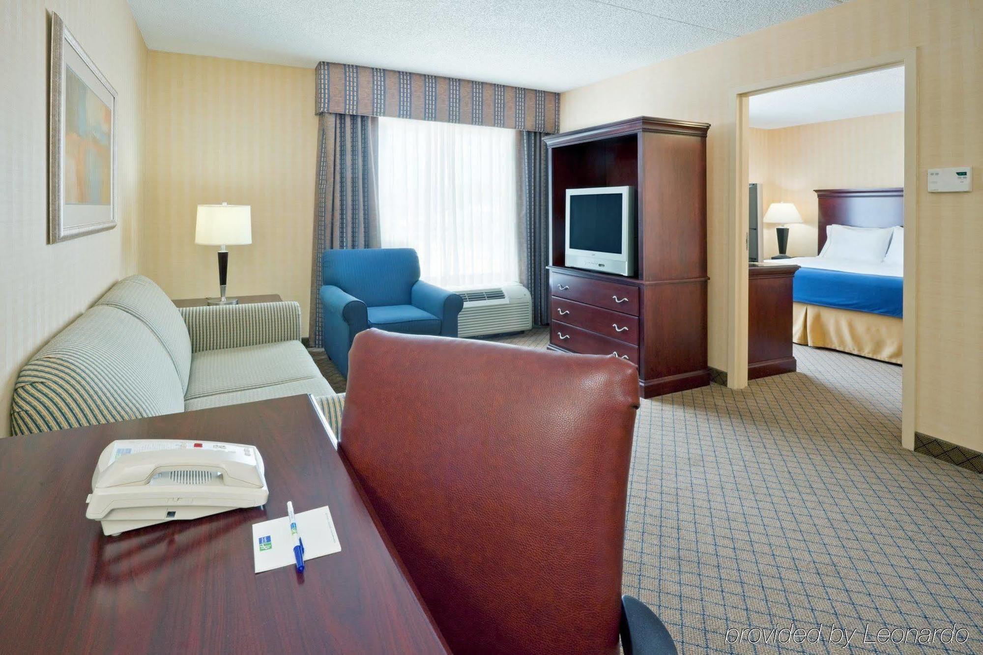 Holiday Inn Express & Suites West Long Branch - Eatontown, An Ihg Hotel Номер фото