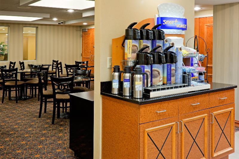 Holiday Inn Express & Suites West Long Branch - Eatontown, An Ihg Hotel Екстер'єр фото